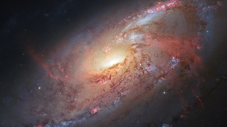 960px-Messier_106_visible_and_infrared_composite